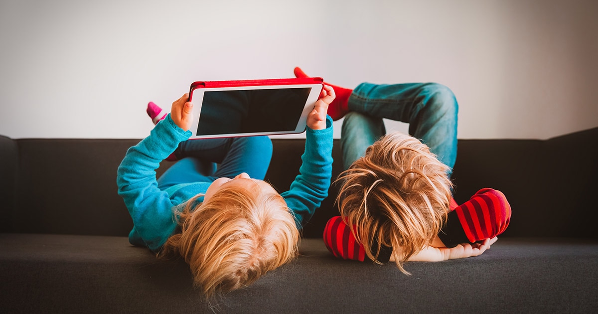 Μένουμε σπίτι / Tablets και παιδιά: πότε, πόσο και γιατί