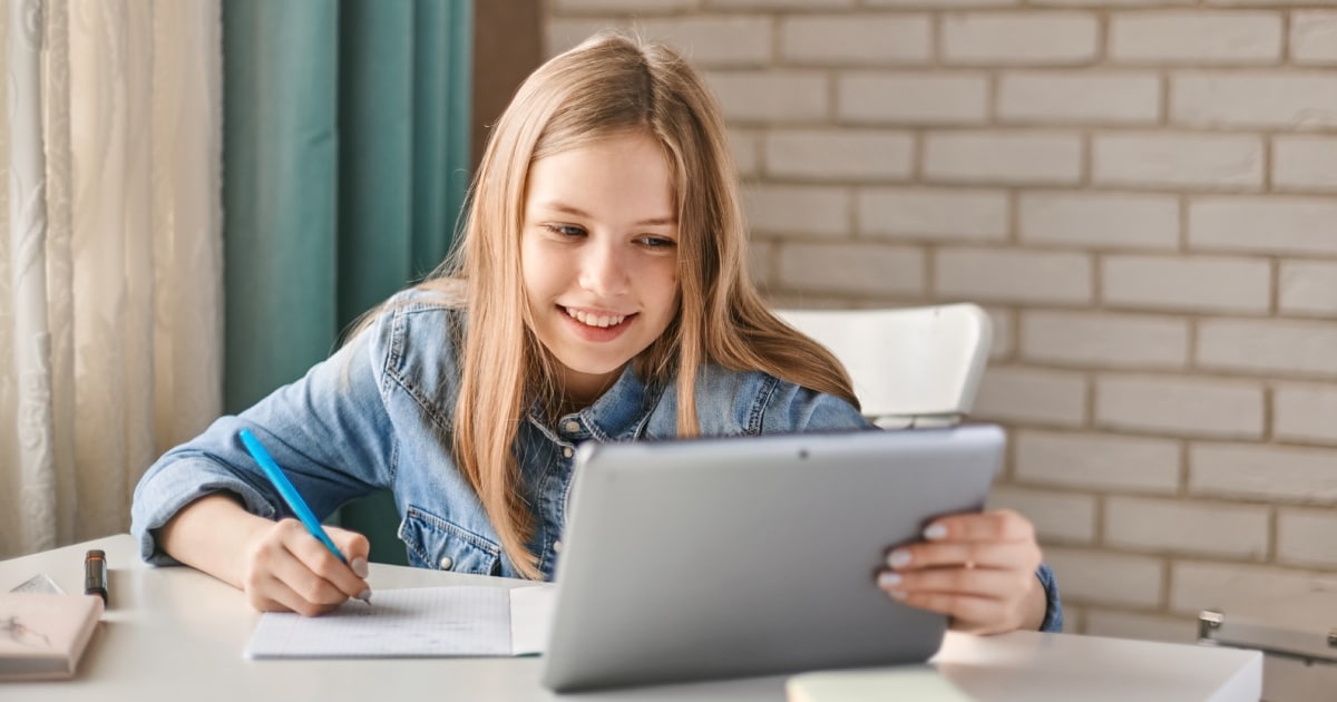 Σχολείο στο σπίτι: Διάβασμα με τους πιο πολύτιμους «βοηθούς»!