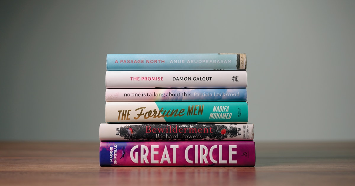 Booker Prize 2021 / Τα φαβορί και τα αουτσάιντερ για το μεγάλο βραβείο