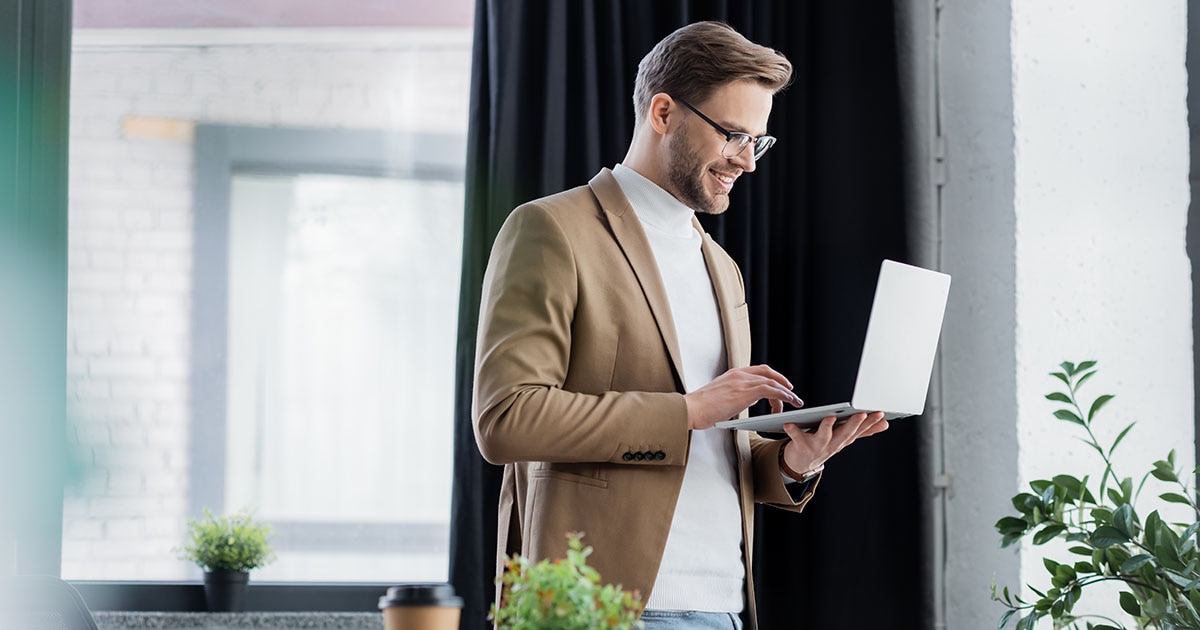 Love Earth: Η βιωσιμότητα ξεκινά από τα γραφεία μας