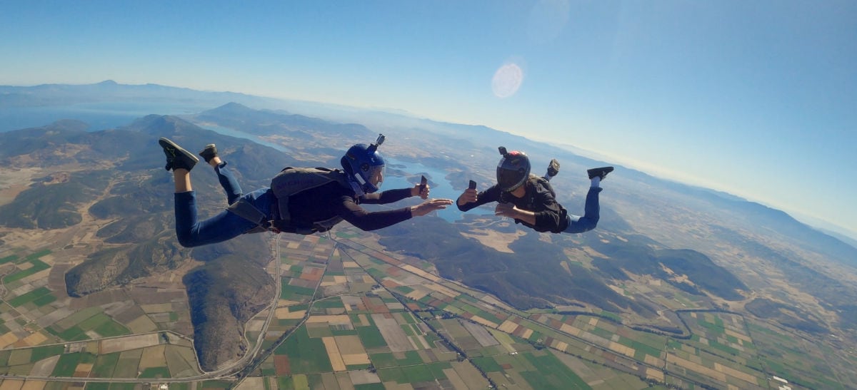 apple-iphone-14-skydiving-event-02