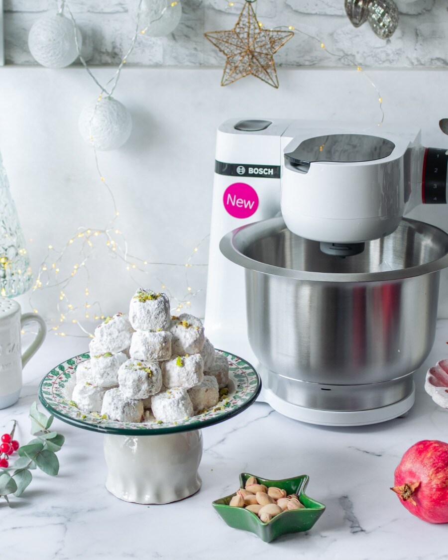 Μαγειρεύουμε με τη Funky Cook: Κουραμπιέδες με φιστίκι Αιγίνης