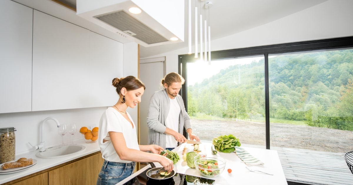 Home Hacks από τον Γιώργη Λαμπαθάκη για πιο ευρύχωρη κουζίνα